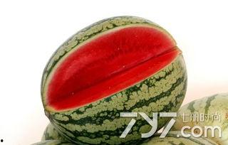 发烧吃瓜赛罗,揭秘网络热点的狂欢与思考