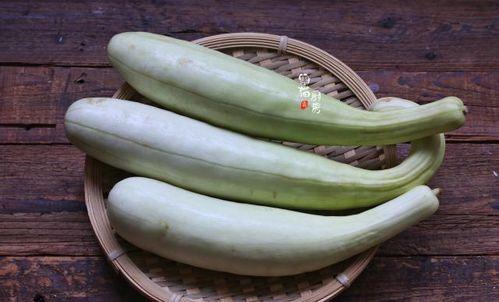 梦见邻居给瓜吃,瓜果共享的温馨瞬间